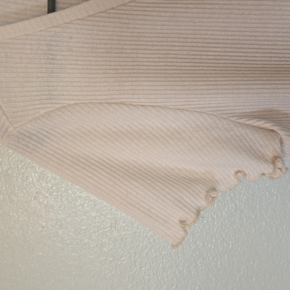 American Eagle | Cream Ruffle Edge Short Sleeve Top Size XL - Picture 5 of 9